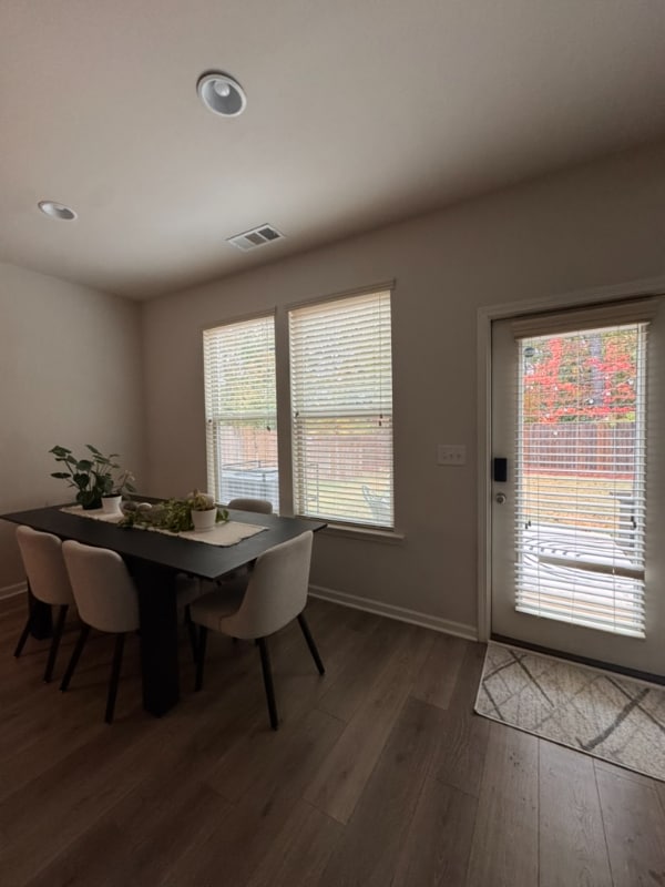 Foto del edificio - 2945 Cottage Ln