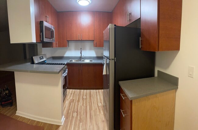 Building Photo - 272 W Tujunga Ave