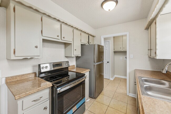 Foto del edificio - 4699 NW Ozmun Ave