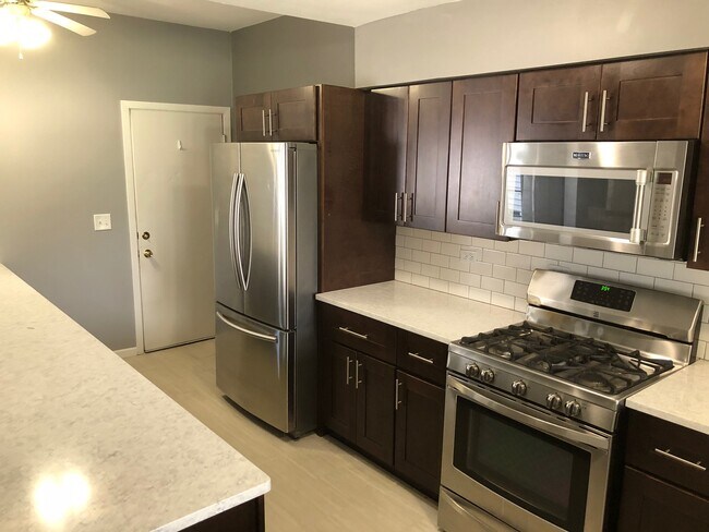 Foto del edificio - 1102 E Wilson Ave