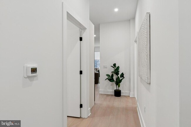 Foto del edificio - 30 W Allens Ln