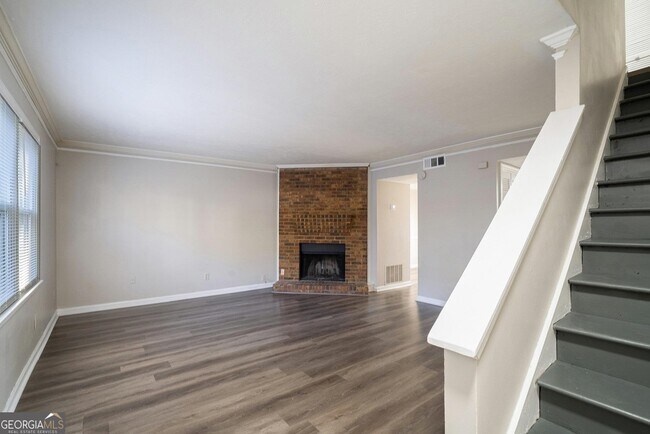 Building Photo - 3027 Spruce Cir