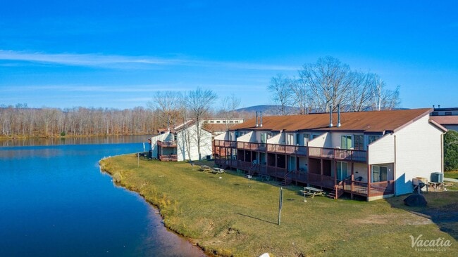 Building Photo - Quail Hollow