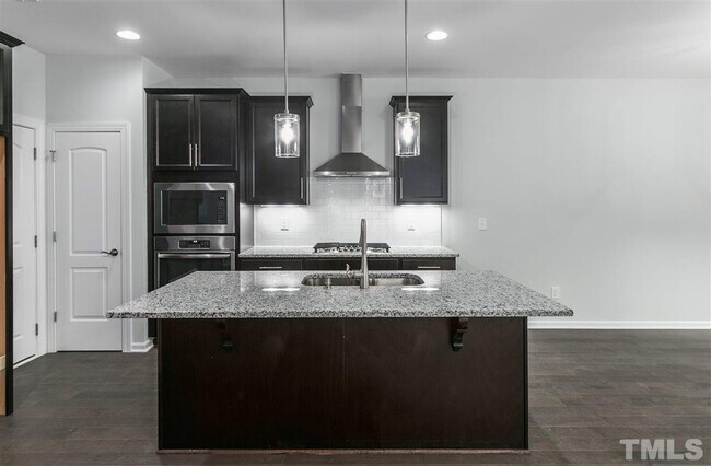 Building Photo - 2034 Chipley Dr