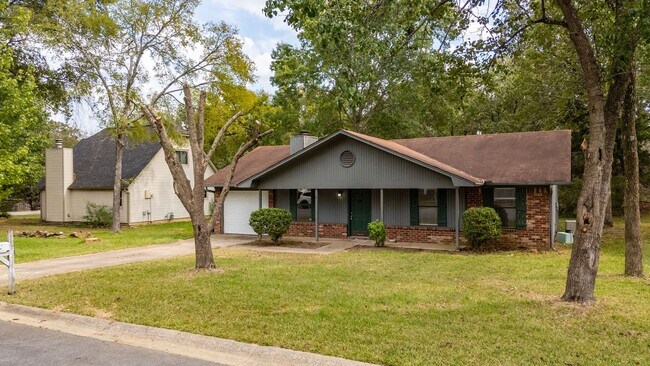 Building Photo - Updated House for Rent in Maumelle – Spaci...