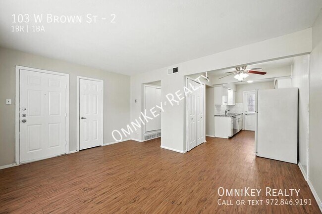 Building Photo - 103 W Brown St