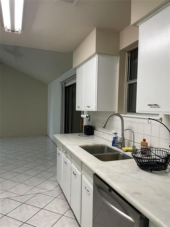 Building Photo - 10727 Sharpview Dr