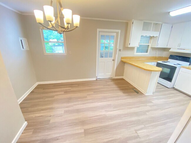 Foto del edificio - Fully Renovated 3bed/1ba House in 2021 located in North Kannapolis off Hwy 29