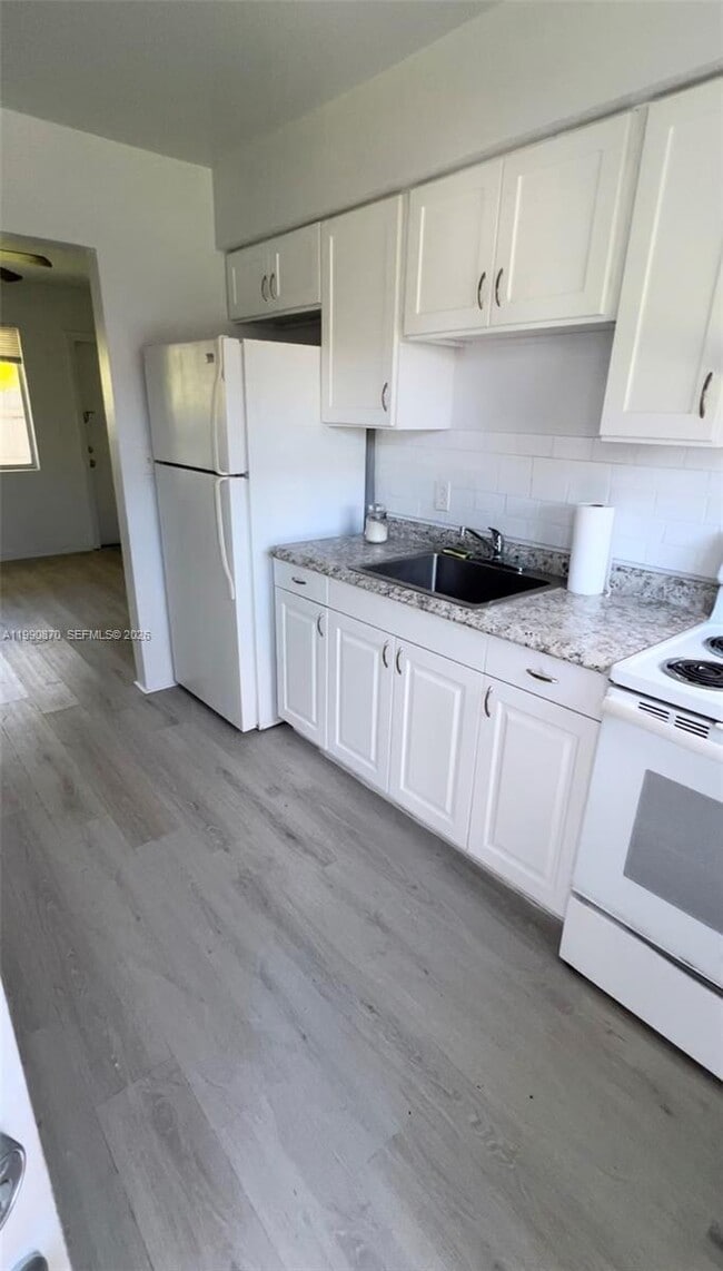 Foto del edificio - 404 SW 5th Ave