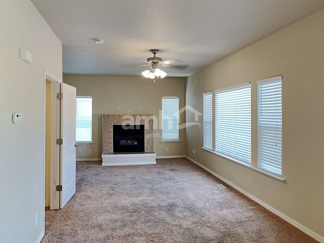 Foto del edificio - 3501 Bay Ct