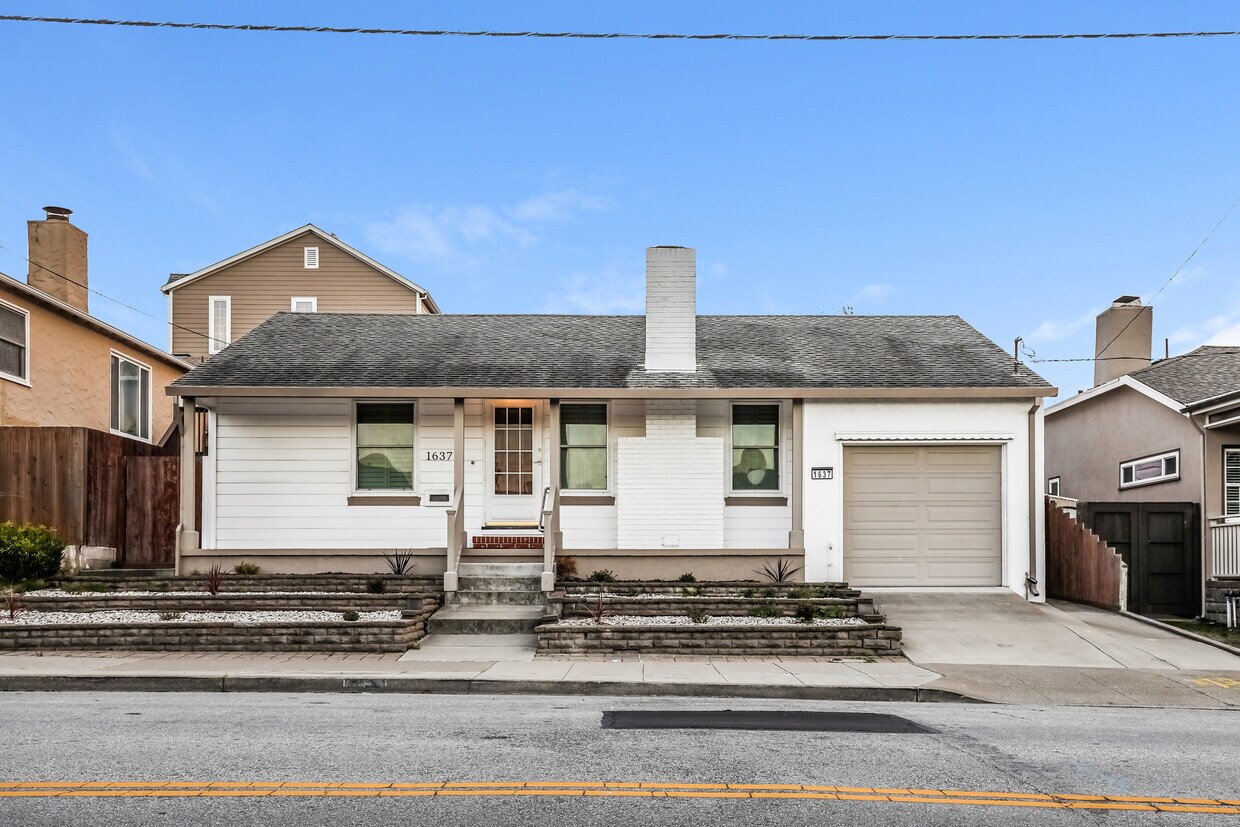 Primary Photo - 1637 Jenevein Ave