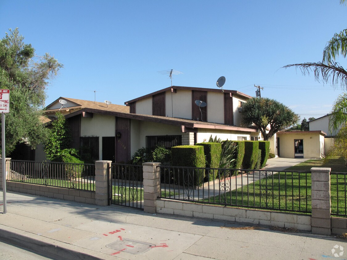 Foto principal - 18531 Colima Rd