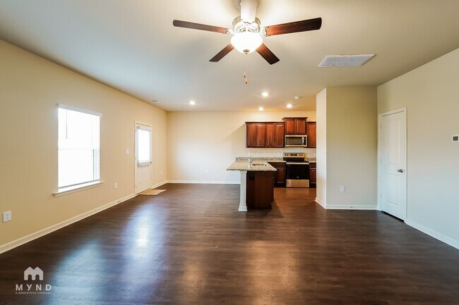 Foto del edificio - 525 Clover Cir