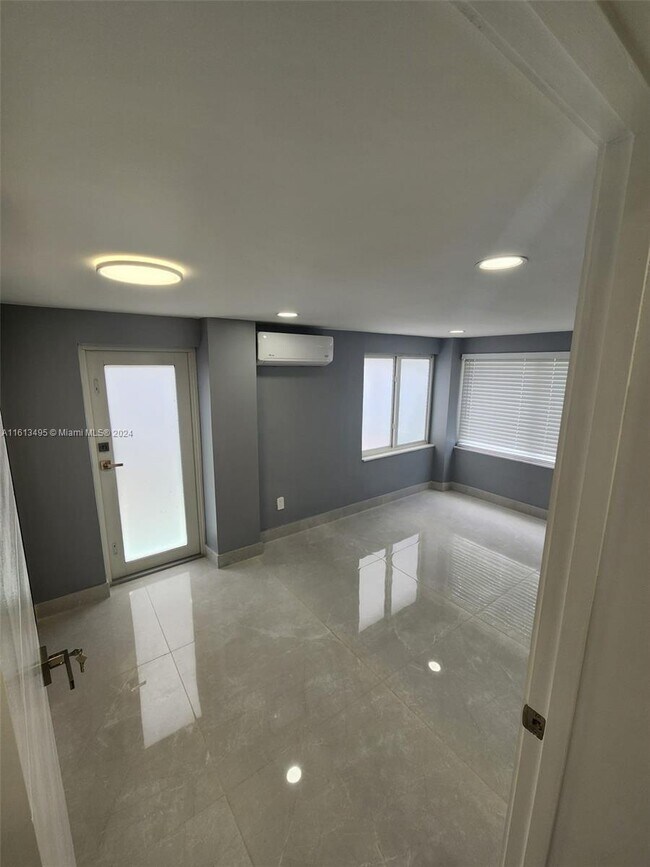 Foto del edificio - 1860 NE 173rd St