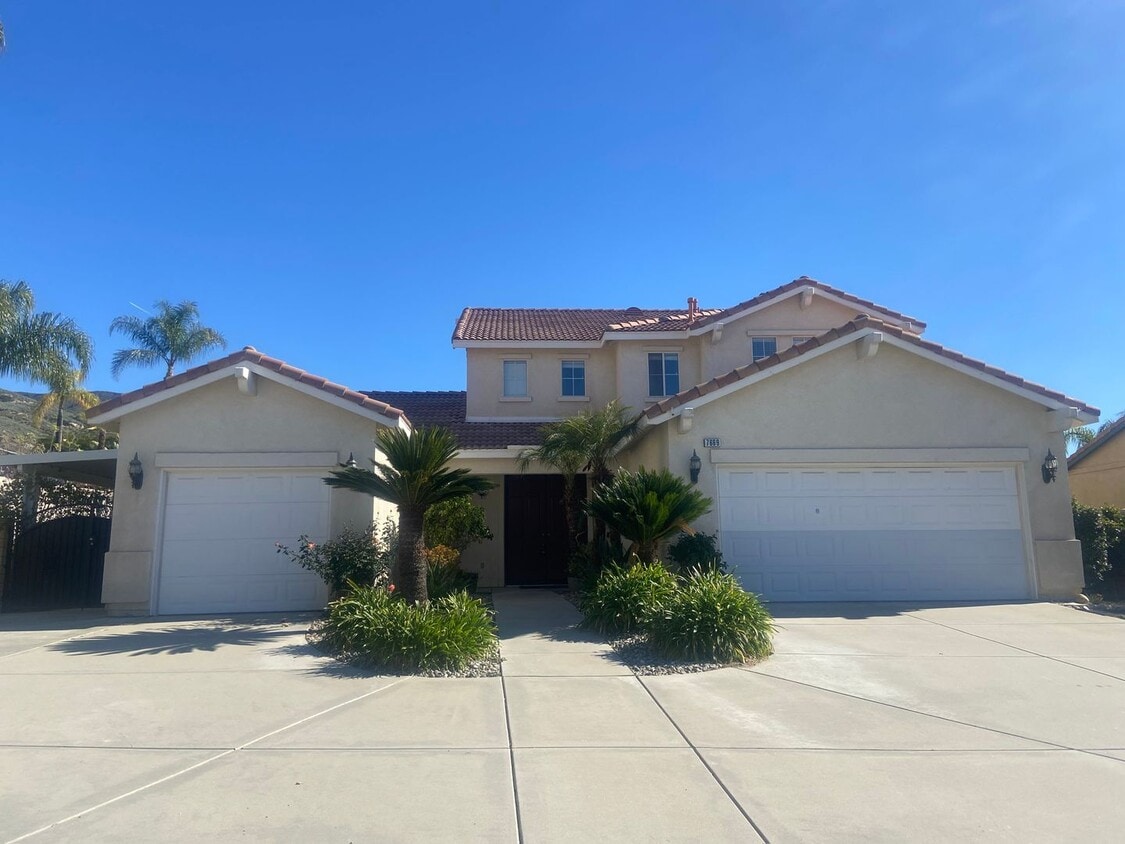 Primary Photo - Spacious 4 Bedroom 3 Bath Home in East Hig...