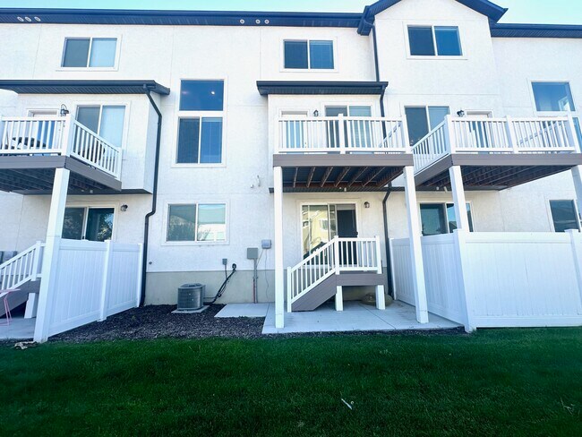 Building Photo - 16071 S Truss Dr
