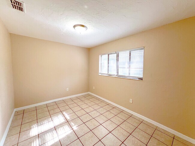 Foto del edificio - 703 SW 69th Terrace