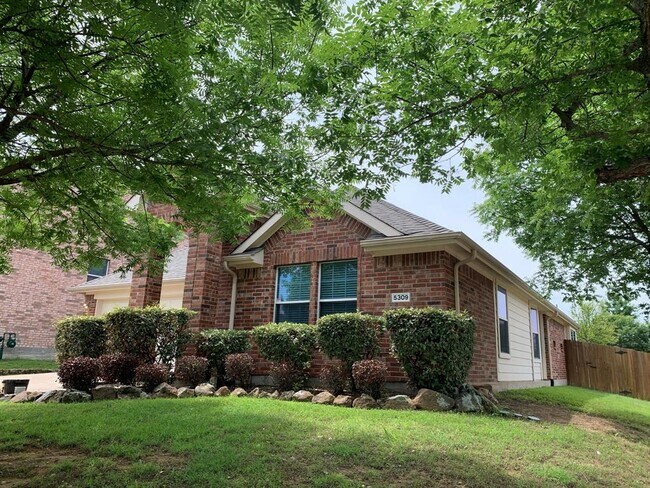 Foto del edificio - 5309 Promised Land Dr