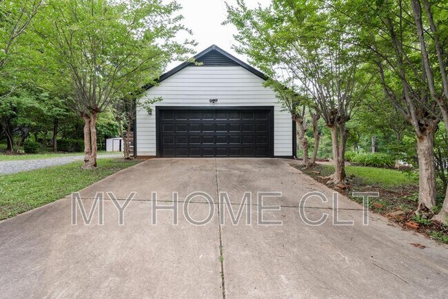 Foto del edificio - 8413 Woodford Bridge Dr