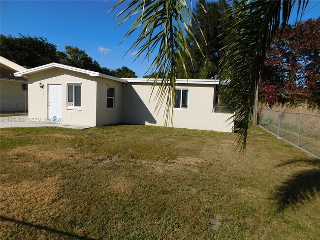 Foto del edificio - 10121 W Jessamine St