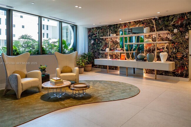 Building Photo - 700 NE 24th St