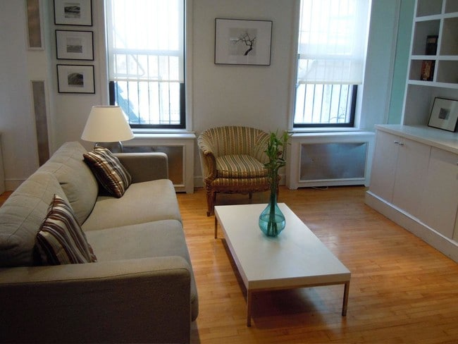 Building Photo - 24 Minetta Ln