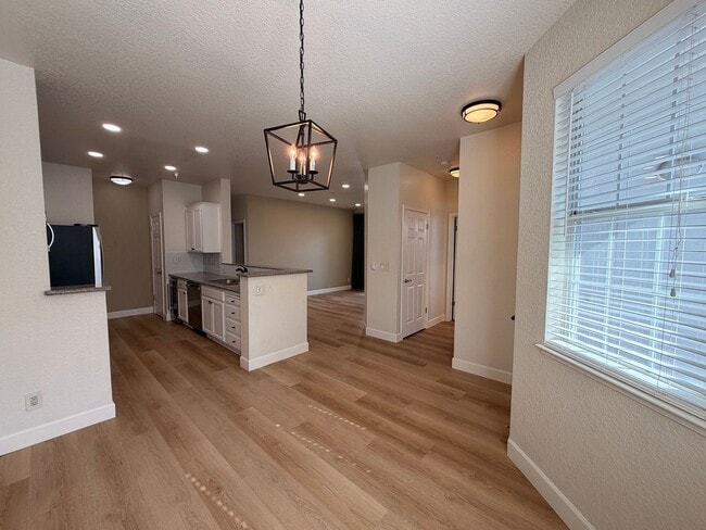 Foto del edificio - $3,495 | 2 Bedroom 2 Bath Available Now!
