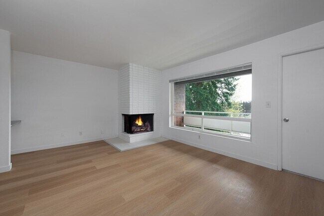 Foto del edificio - Top-Floor 2bed/1bath Apartment in Prime Redmond Location!