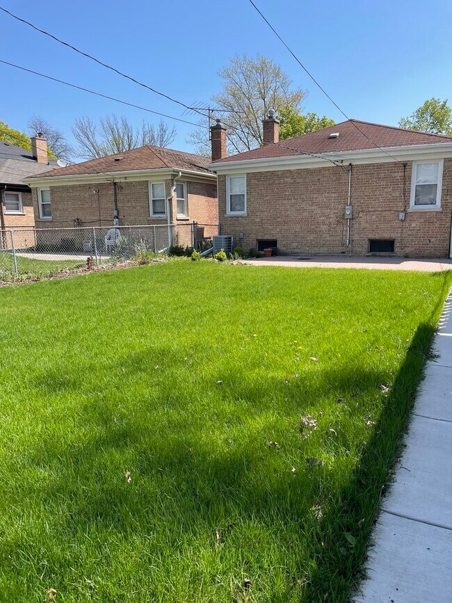 6230 N Kedvale Ave, Chicago, IL 60646 House Rental in Chicago, IL