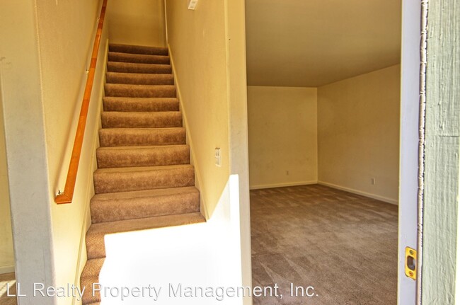 Building Photo - 595 Sunny Ln