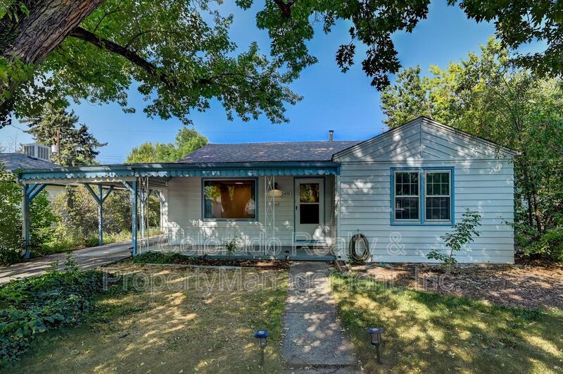 Foto principal - 2431 Marshall St
