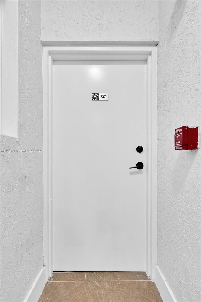 Foto del edificio - 1021 NW 1st St