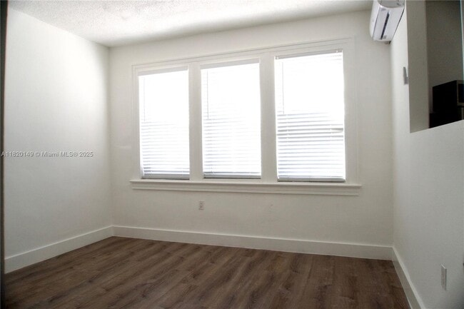 Building Photo - 501 SW 6th Ct