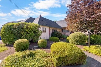 Building Photo - 3511 SE Cora Dr