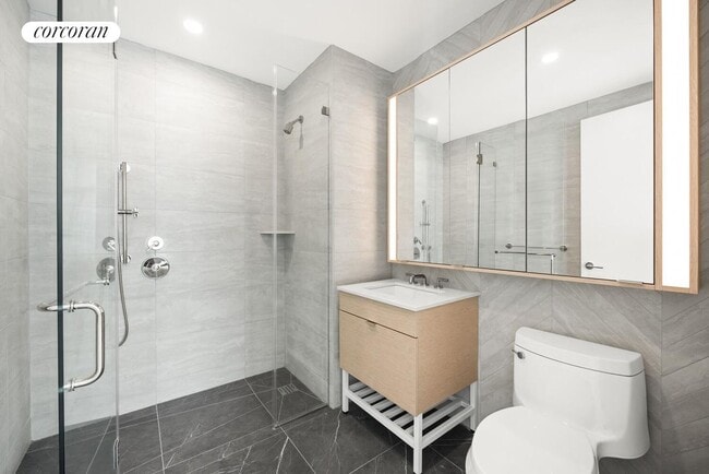 Foto del edificio - 300 E 83rd St