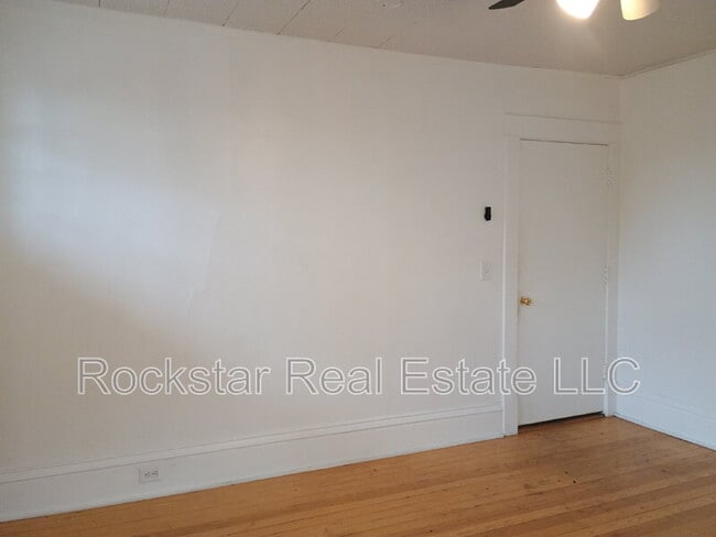 Building Photo - 1524 W Gardner Ave