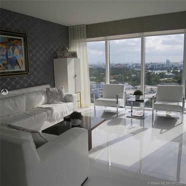 Building Photo - 10275 Collins Ave