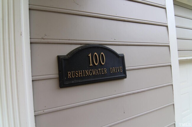 Foto del edificio - 100 Rushingwater Dr
