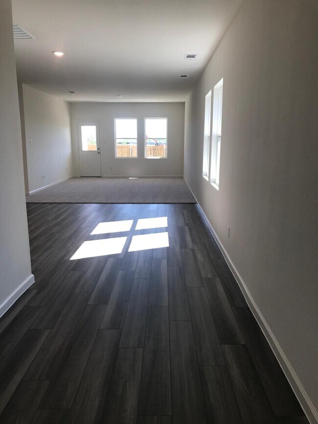 Foto del edificio - 203 Bradford Dr