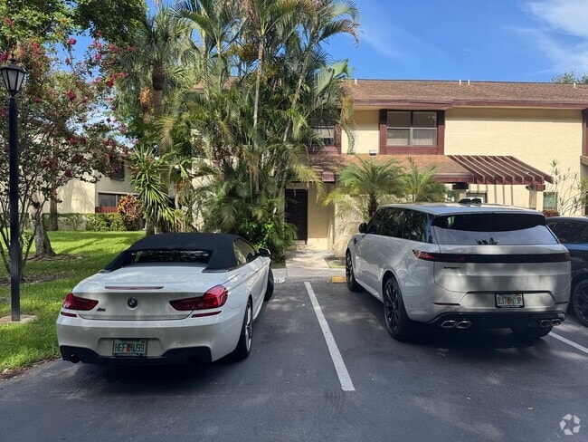 Building Photo - 3733 Carambola Cir N