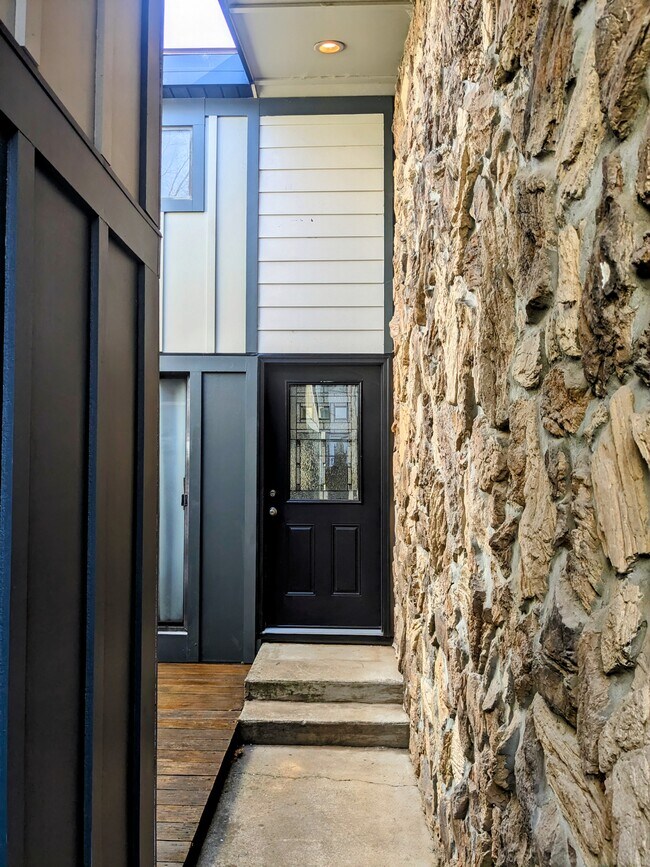 2015 Cherokee Bluff Dr Unit 2015, Knoxville, TN 37920 Condo for Rent in Knoxville, TN