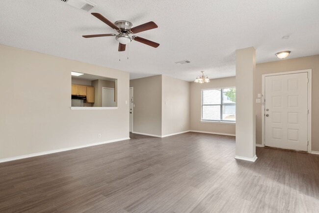 Building Photo - Nice Open Floor Plan in Candlewood Park!