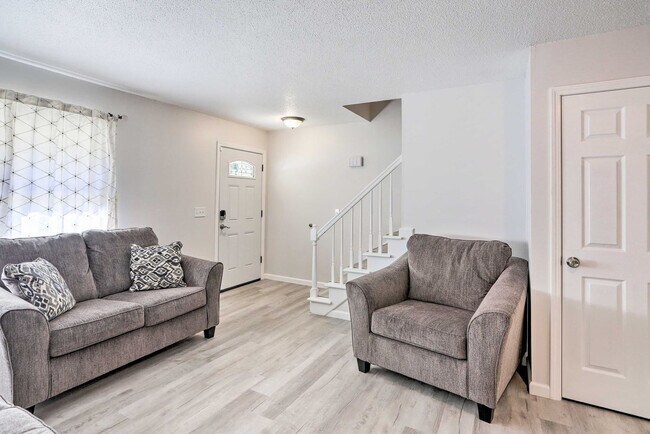 Building Photo - 6832 Woodmeadow Dr