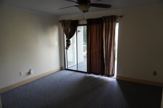 Master bedroom with sliding door to back patio. - 6518 Embarcadero Dr