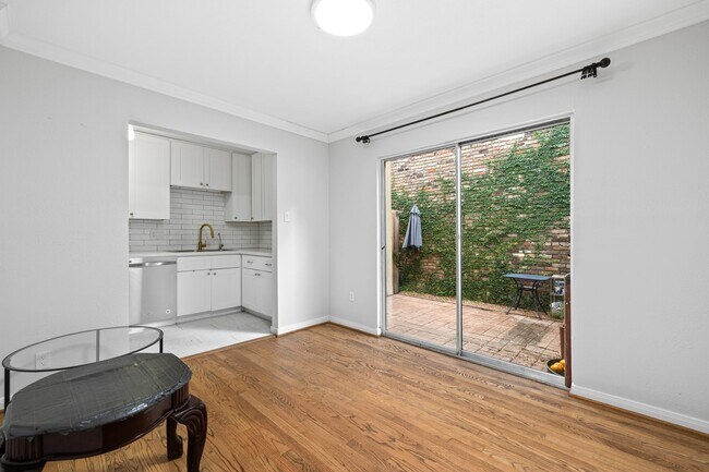 Foto del edificio - 4018 Blue Bonnet Blvd