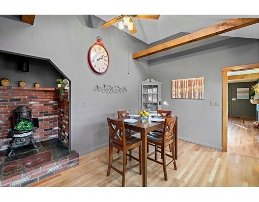 Foto del edificio - 98 Elmlawn Rd