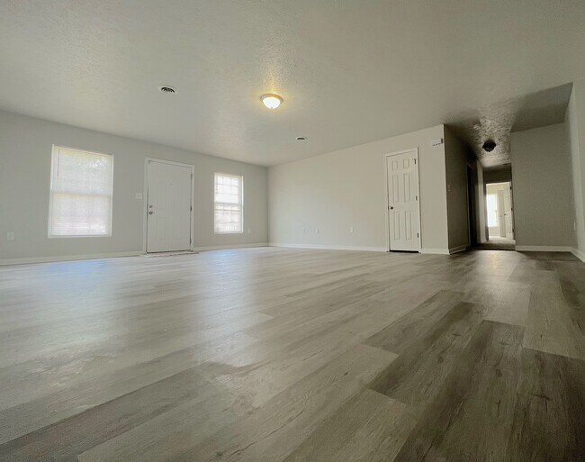 Building Photo - 303 Langley Ave
