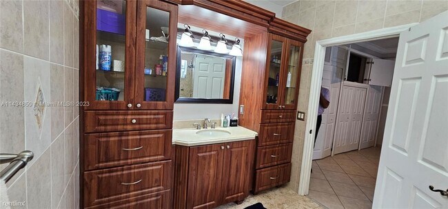 Building Photo - 4 br, 3.5 bath House - 9148 NW 174th St