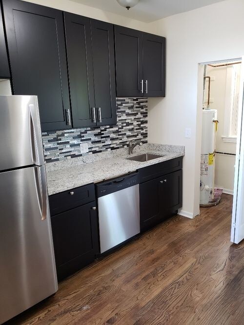 Foto principal - 3935 W Fullerton Ave