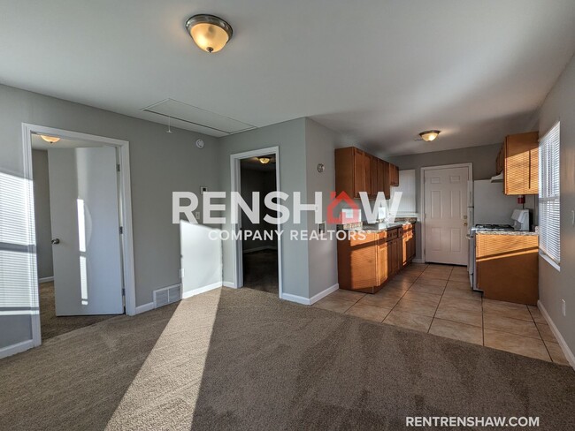 Building Photo - 278 N Hollywood - Renovated - Duplex - Bin...